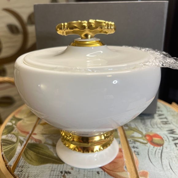 Katy Briscoe Home White and 24k Gold Jewelry/trinket Bowl - Picture 3 of 8